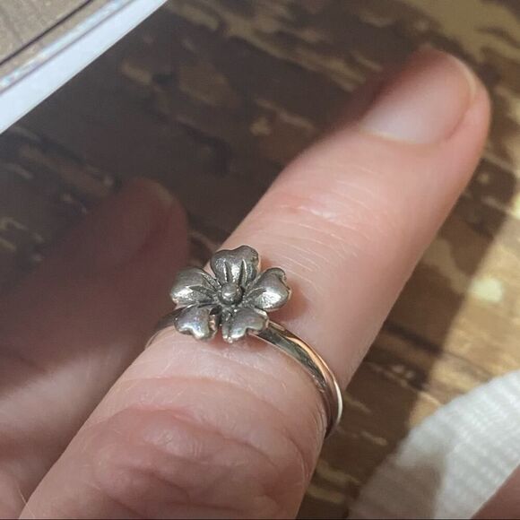 Sterling Silver Flower Toe Ring Oxidized - Picture 3 of 4